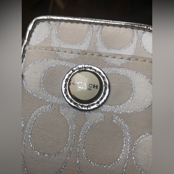 COACH White & Silver Op Art Jacquard Canvas & Leather Wristlet Wallet - Picture 10 of 11